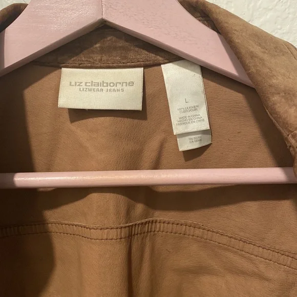 100% Leather Jacket. Liz Claiborne, size Large. Lightly worn. - Picture 3 of 4